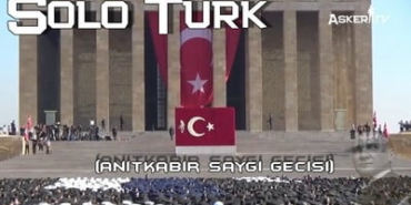 2029_solo-turk-anitkabir-saygi-gecisi