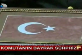 0055_bayraklari-bayrak-yapan-ustundeki-kandir