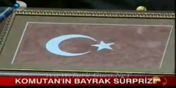 Bayrakları Bayrak Yapan Üstündeki Kandır!