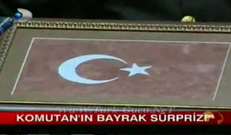 Bayrakları Bayrak Yapan Üstündeki Kandır!