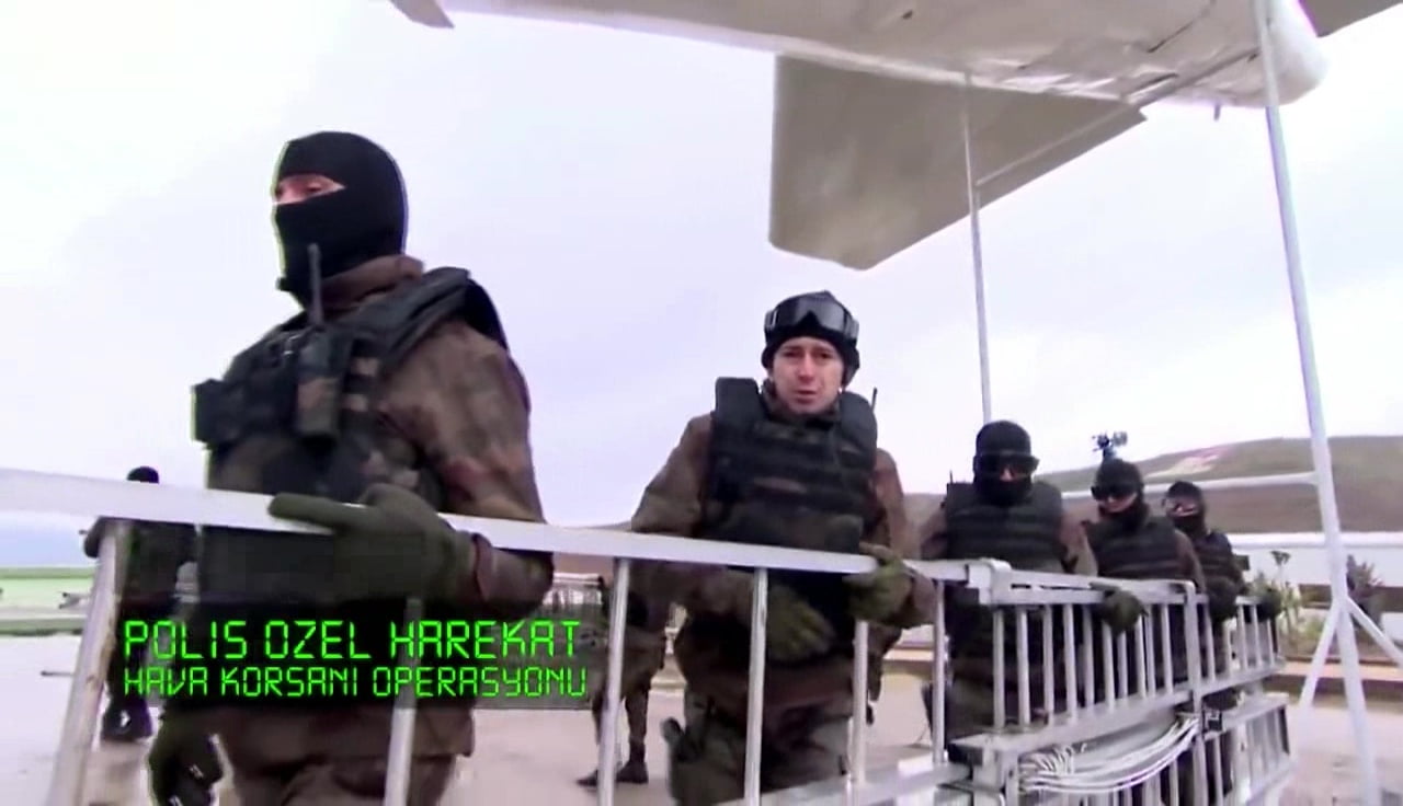 3012_polis-ozel-harekat-kursu-hava-korsani-operasyonu