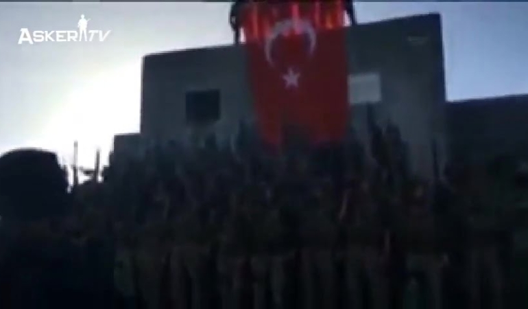 Mehmetçik’ten muhteşem şiir: O mübârek bayrak, işte bu bayrak!