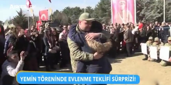 Yemin Töreninde Evlenme Teklifi Sürprizi