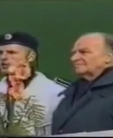 bosna-liderinin-askerlerini-selamlayisi