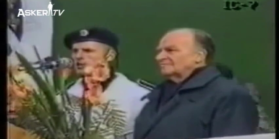 Bosna Liderinin Askerlerini Selamlayışı