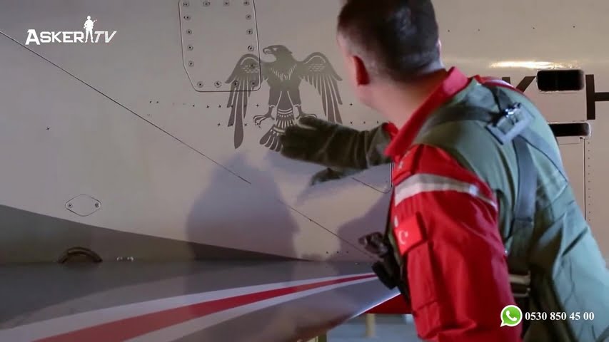 turk-yildizlari-anitkabir-saygi-ucusu