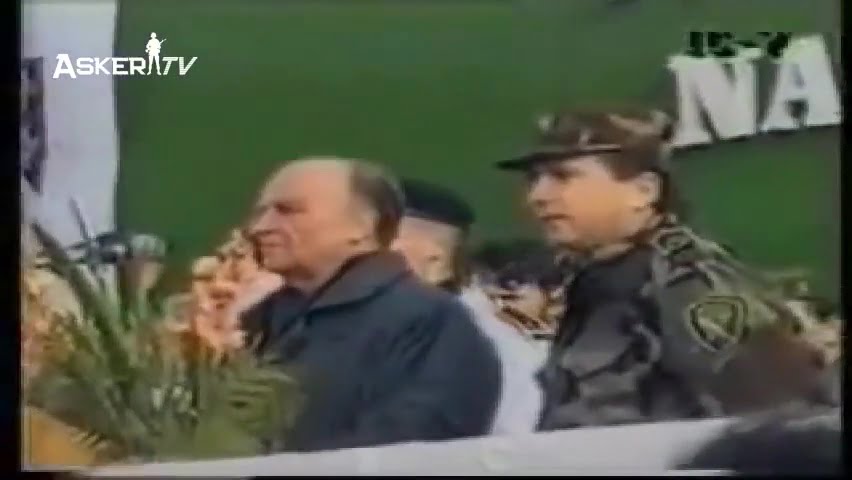 bosna-hersek-aliya-izzet-begovicin-askerlerini-selamlamasi