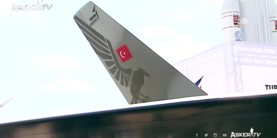 Milli savaş uçağının modeli Paris’te sergileniyor