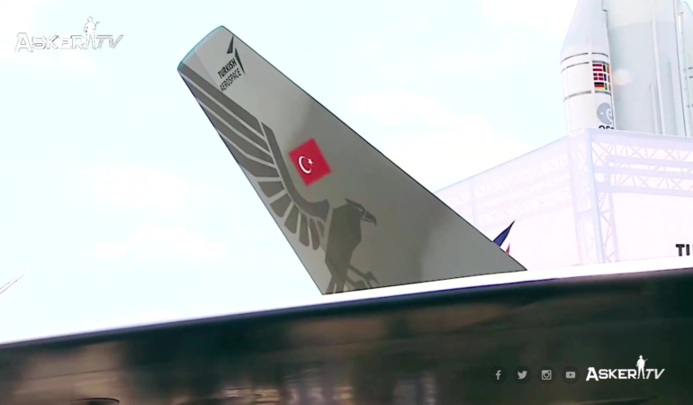 Milli savaş uçağının modeli Paris’te sergileniyor