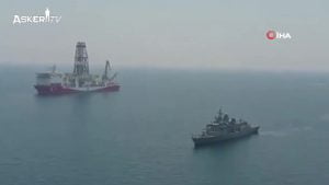 yavuz-sondaj-gemisine-barbaros-eslik-ediyor