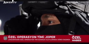 siyah-giyen-adamlar-joper-timleri-ucak-kacirma-senaryosunda-nefes-kesti