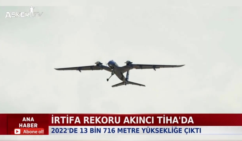 gokyuzunde-yeni-kabiliyet-bayraktar-akinci-roketsan-uretimi-eren-ile-hava-hedefini-vurdu