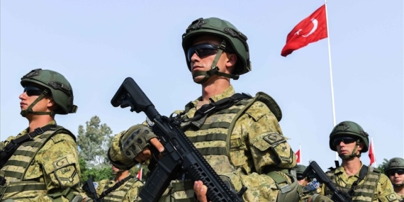 2’nci Amfibi Deniz Piyade Tugay Komutanlığı Sancak Verme Töreni gerçekleştirildi